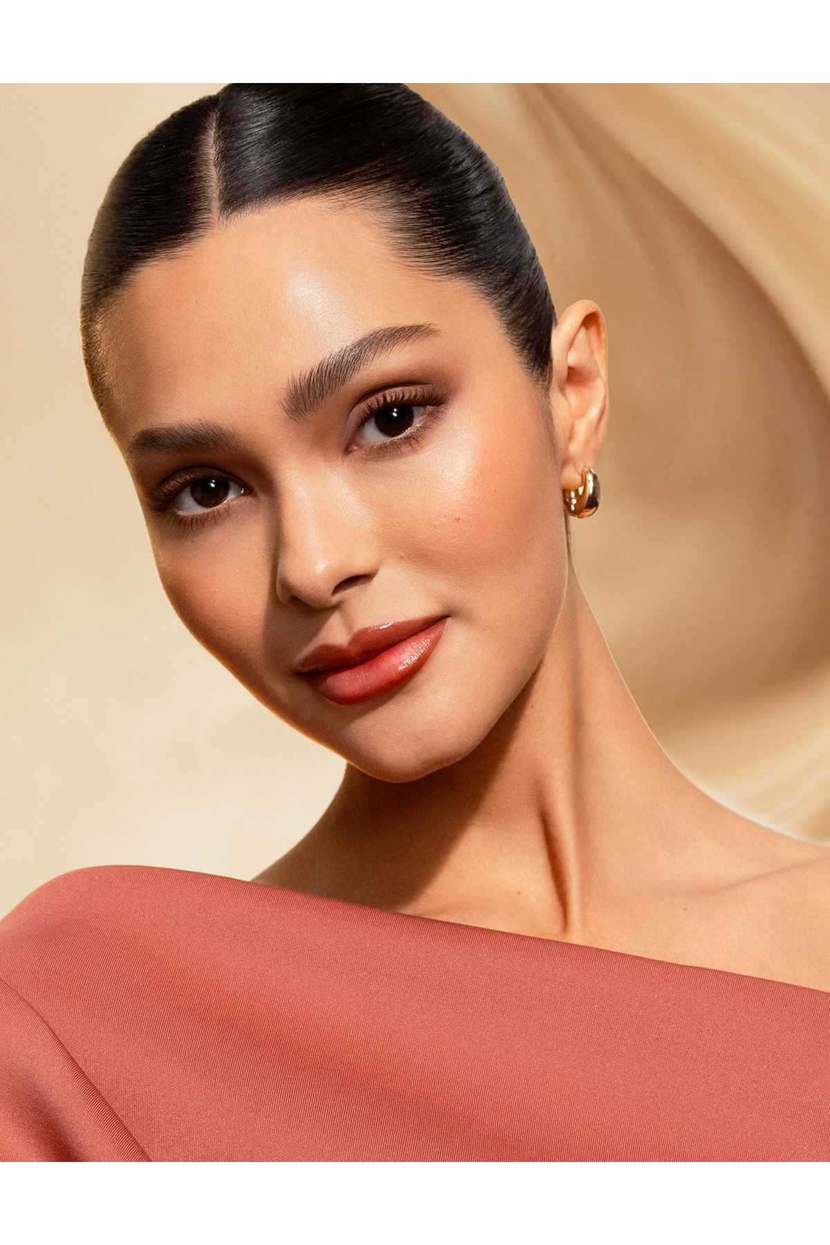 Flormar Latte Besleyici Etkili & Kahve Aromalı Dudak Parlatıcısı 001 Mocha Glow