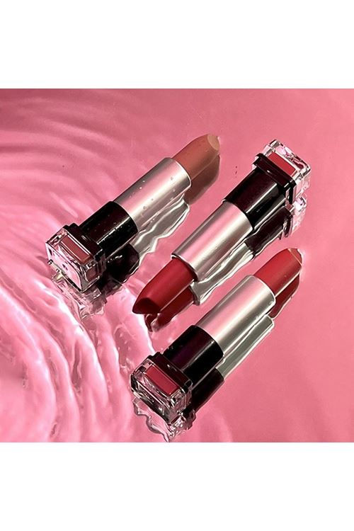 Flormar HD Weightless Yüksek Pigmentli & Mat Bitişli Kremsi Hafif Ruj 017 Rose Up